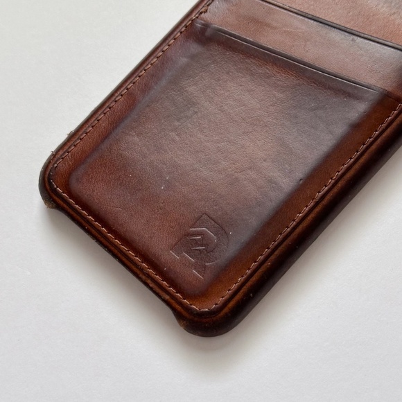 The Ridge Leather Apple iPhone XR Case - Picture 4 of 10